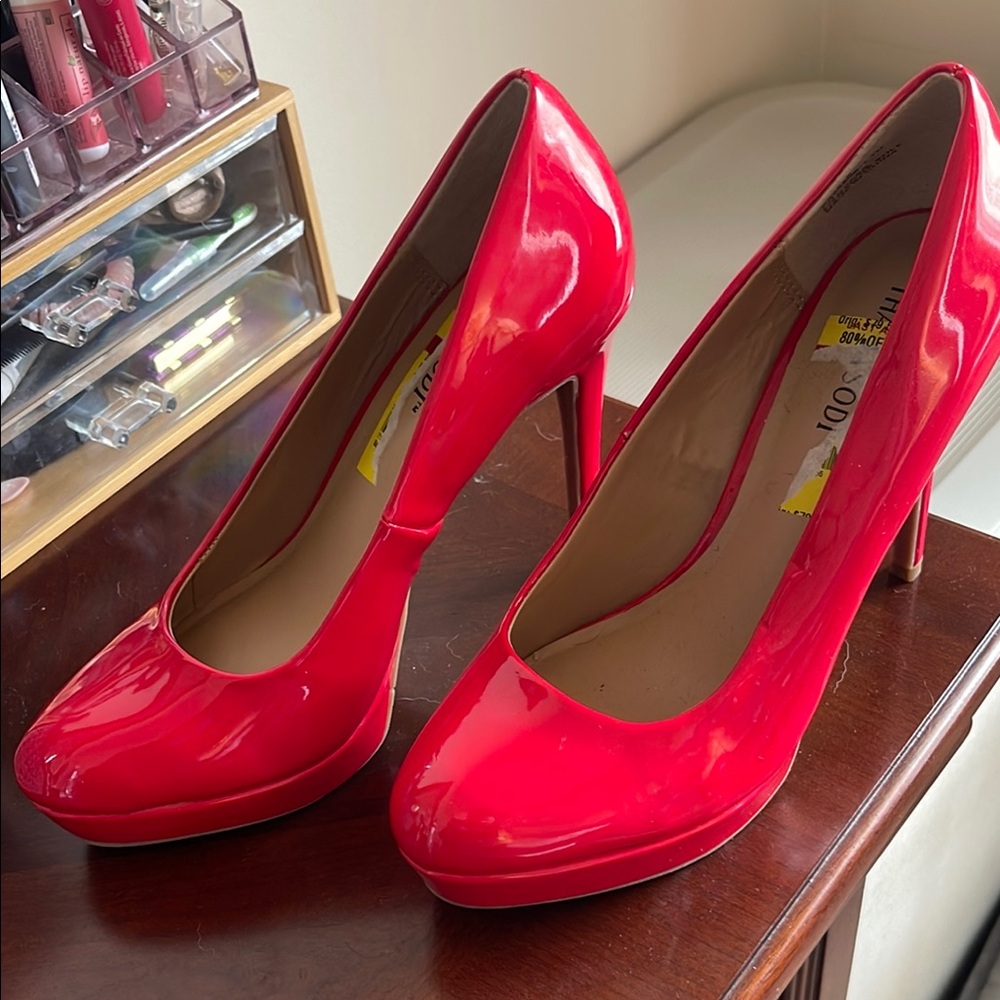 Red pumps
